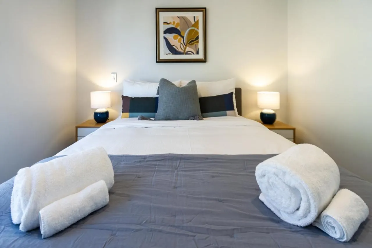 Walk To Central City 2 Bed 2 Bath. Madras Street 基督城 公寓